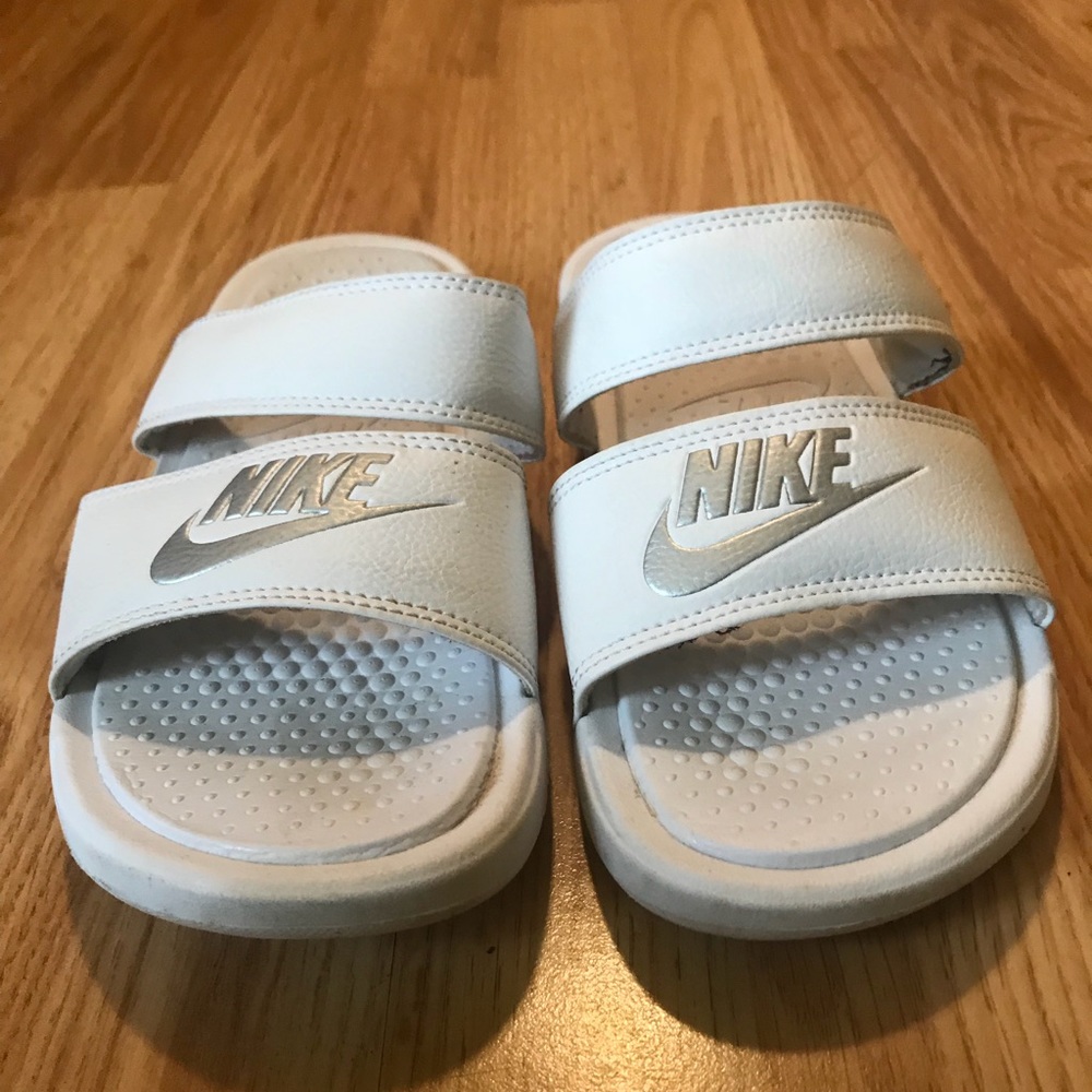 White Nike Flip Flops Size 6
